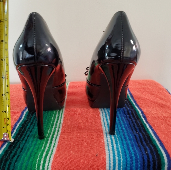 Guess black patent leather heels size 7. - Picture 4 of 7